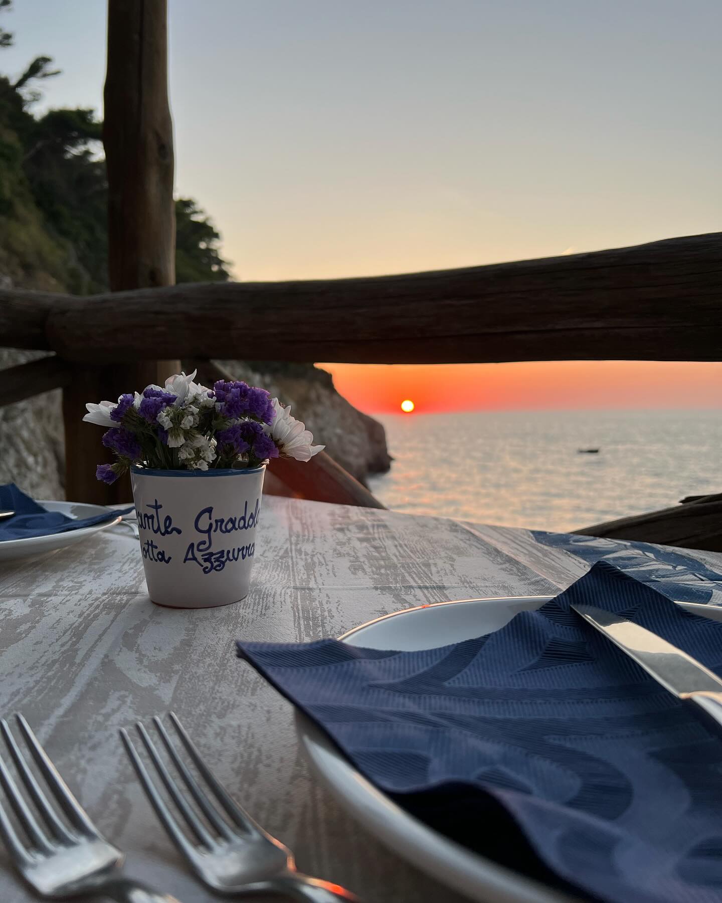 Cena vista mare — Ristorante al tramonto